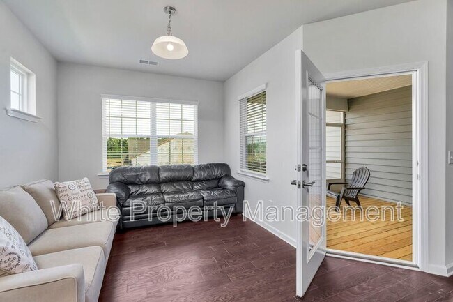 Building Photo - 15007 Arlington House Dr