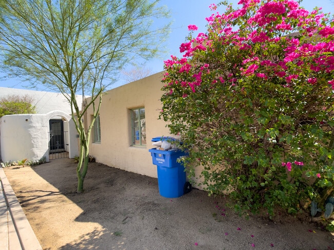 Building Photo - 1330 E Coronado Rd