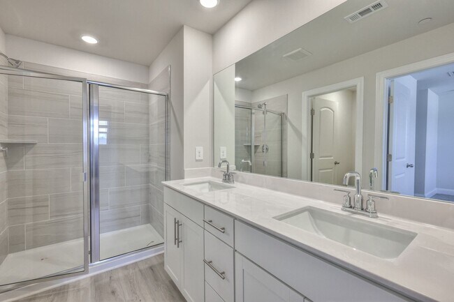 Building Photo - New Townhome in a prime location in Gallatin