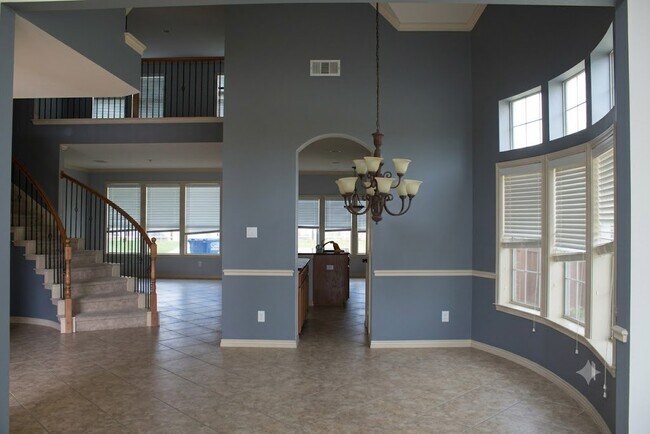 Building Photo - 3410 Somerset Ln