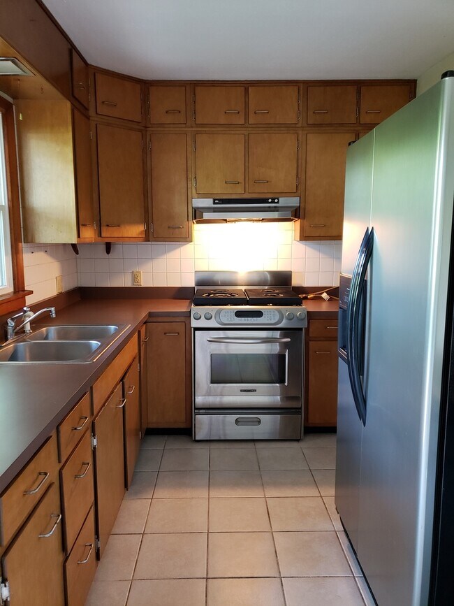 Building Photo - 1607 Cornell Dr