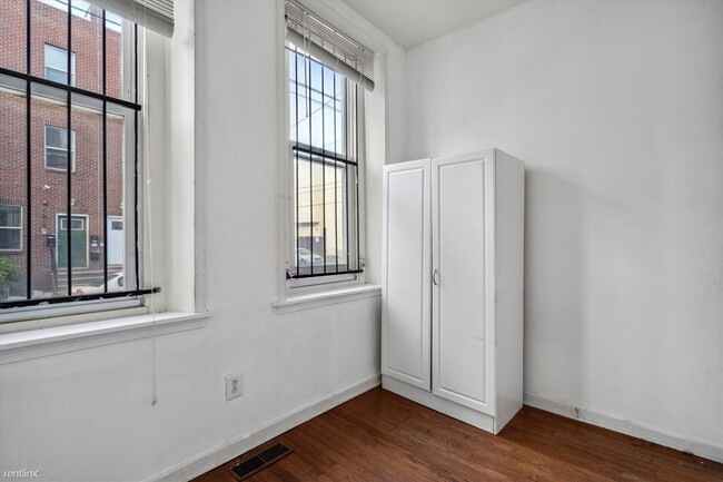 Building Photo - 2 br, 1 bath Triplex - 1812 W BERKS ST Unit A