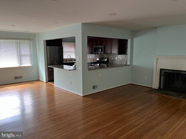 Primary Photo - 5608 Heming Ave