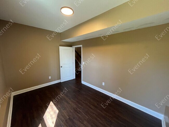 Building Photo - 1400 Carousel Rd