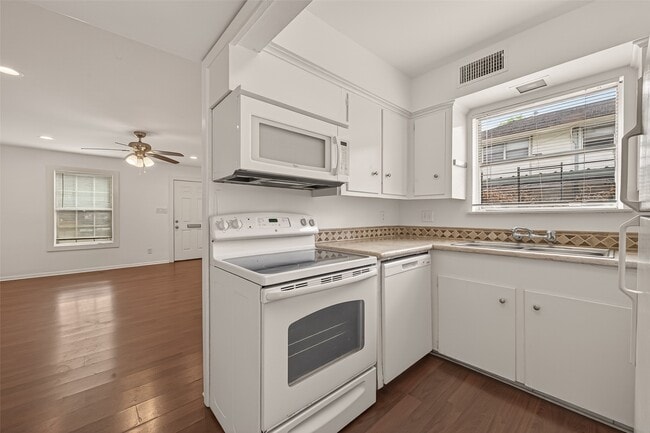 Building Photo - 2710 Mason St