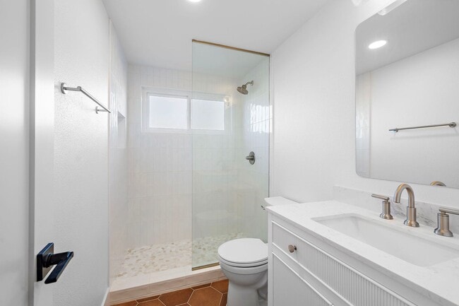 Building Photo - 213 Avenida Lobeiro