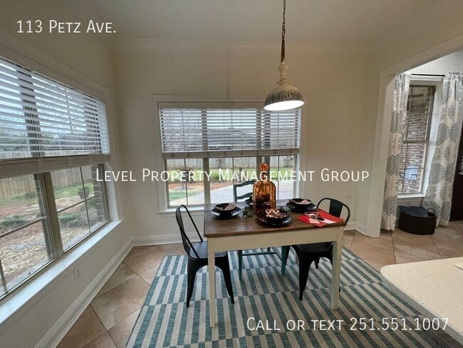 Building Photo - 113 Petz Ave