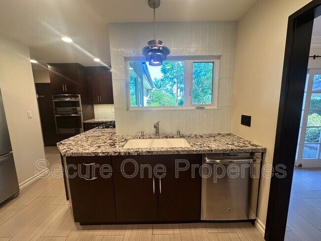 Building Photo - 23338 Los Encinos Way