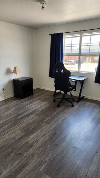 Building Photo - 2810 Cantabrian Dr