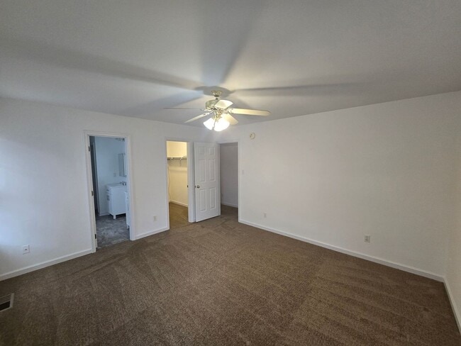Building Photo - 3 bedroom rancher  in City of Colonial Hei...