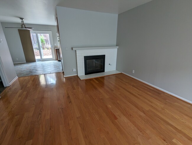 Building Photo - 3617 Caminito Carmel Landing