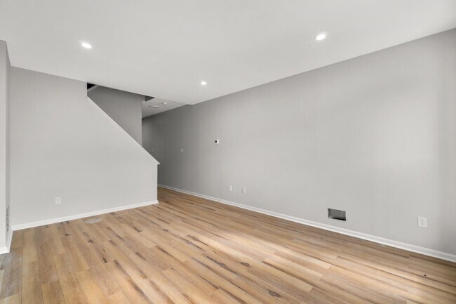 Building Photo - 2526 E Fayette St