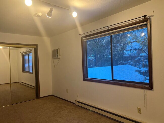 Building Photo - 3160 Eastwood Ct