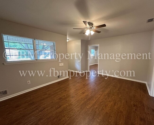 Building Photo - 1608 Hill Ln