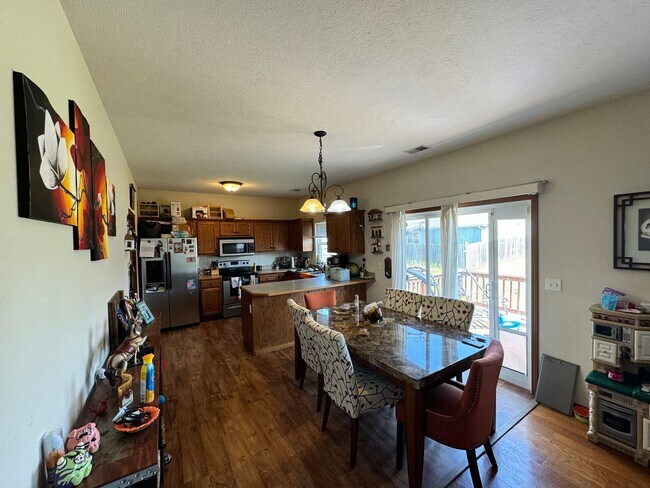Building Photo - 3 Bedroom Home in Quiet Cul-de-sac!