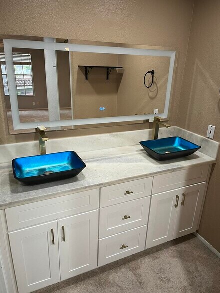 Building Photo - 10808 Aderman Ave