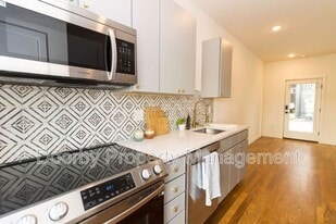 Building Photo - 3132 St Elmo Ave