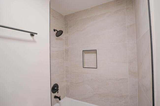 Building Photo - 821 W 167th St