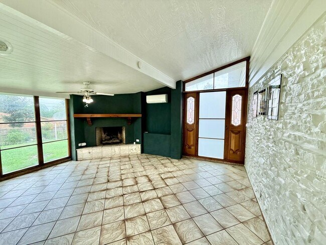 Building Photo - 3807 Longridge Dr