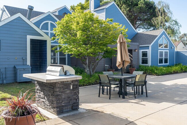 Building Photo - 43 Rock Harbor Ln