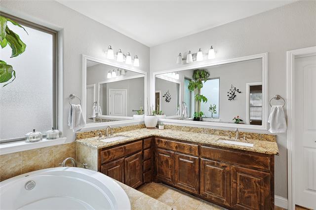 Building Photo - 342 W Huffman St