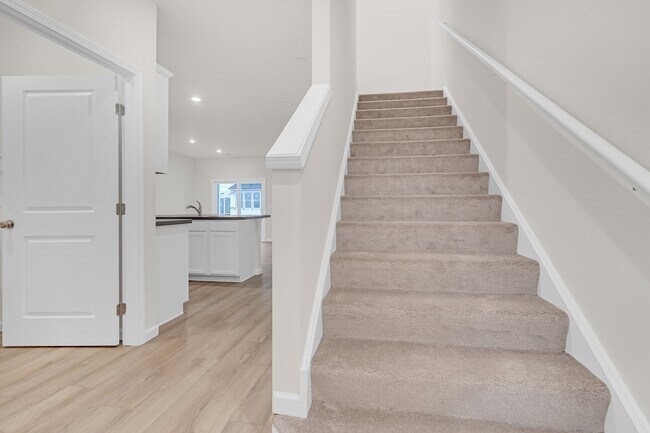 Building Photo - 5917 Hawkweed Dr