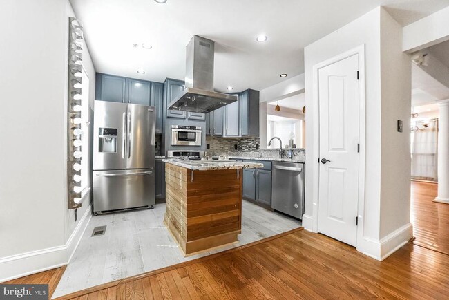 Building Photo - 3100 Esser Pl