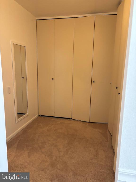 Building Photo - 1637 Oakwood Dr