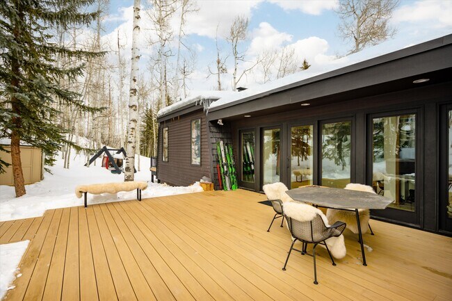 Building Photo - 126 Edgewood Ln