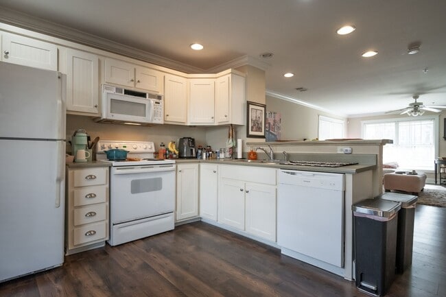 Building Photo - Woodlands Unit 237 - Available NOW