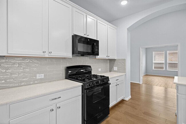 Building Photo - 133 Camella St
