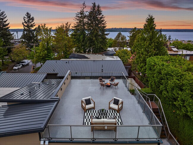 Building Photo - 326 7th Ave S