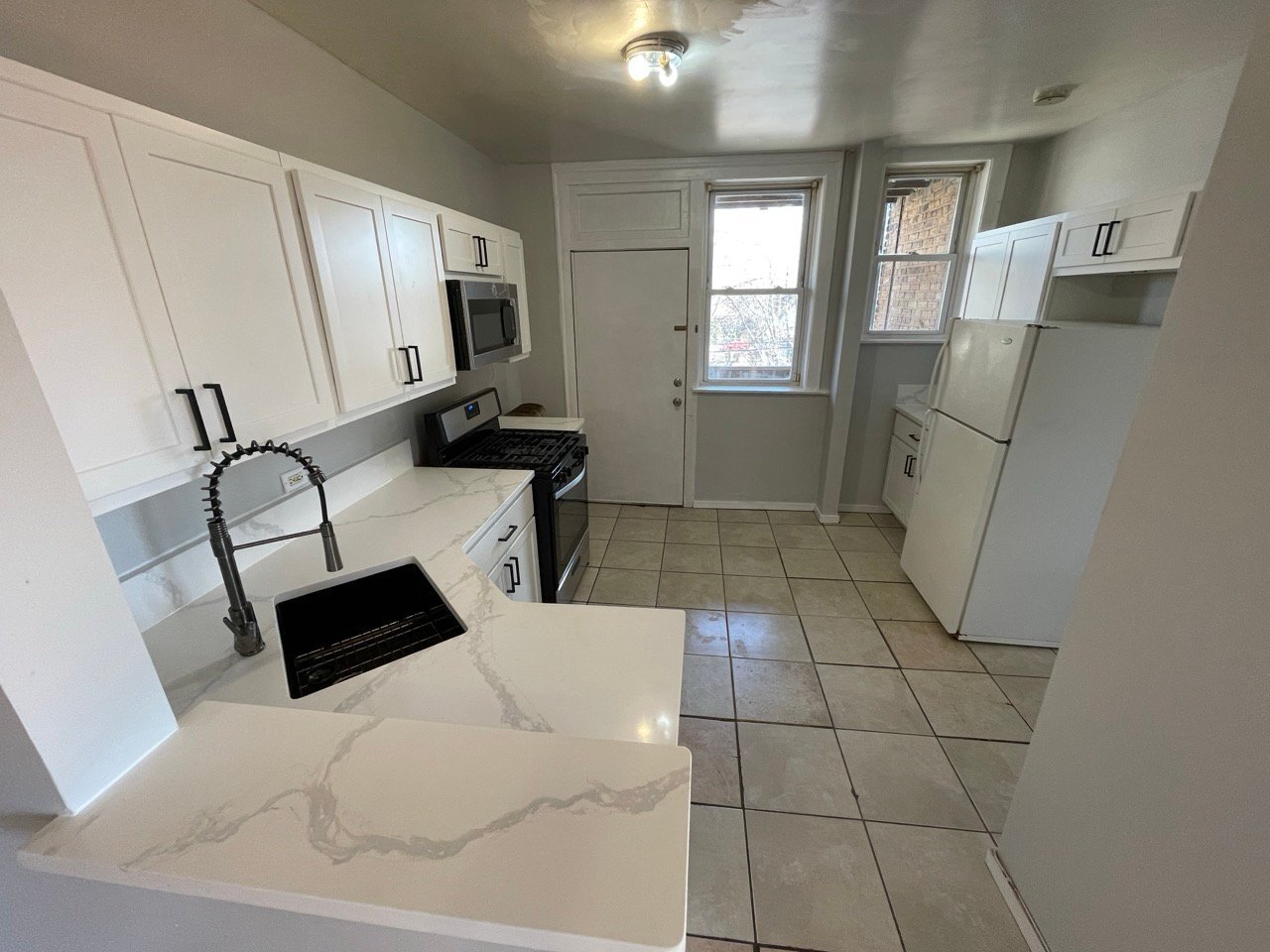 Building Photo - 7931 S Manistee Ave