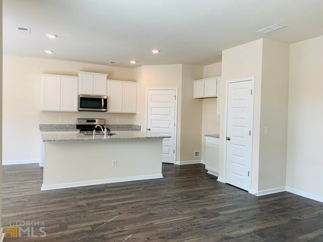 Building Photo - 49 Lauritsen Way