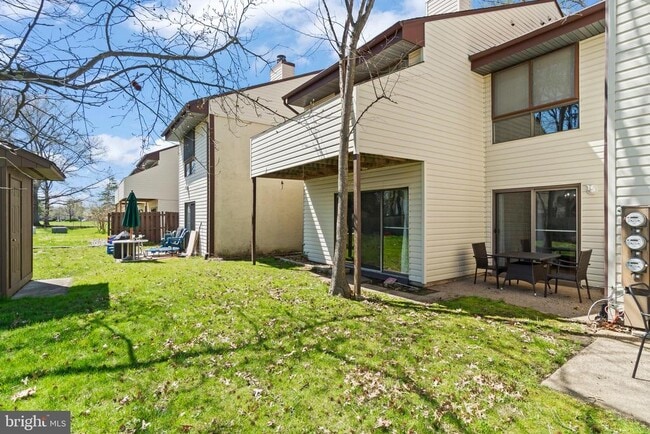 Building Photo - 15 B E Daisy Ln