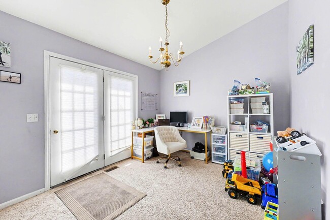 Building Photo - 2863 Silver Spring Dr