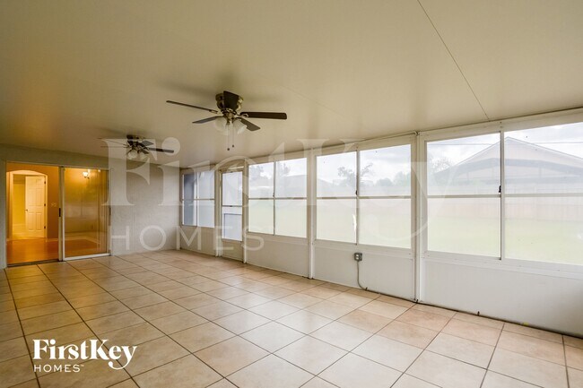 Building Photo - 3075 Blaine Cir