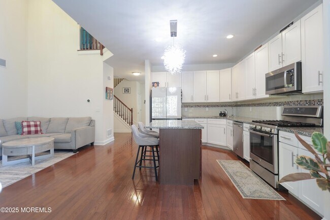Building Photo - 21 McCormick Ave N