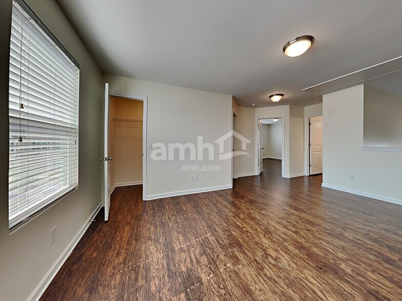 Building Photo - 13 Crabapple Cir