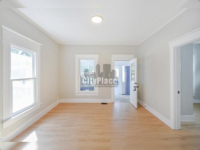 Building Photo - 3027 Boulevard Pl