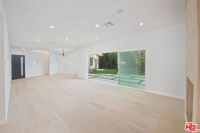 Building Photo - 645 Walther Way