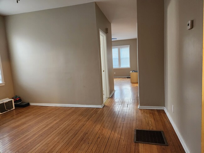 Dining room - 2204 E 84th St