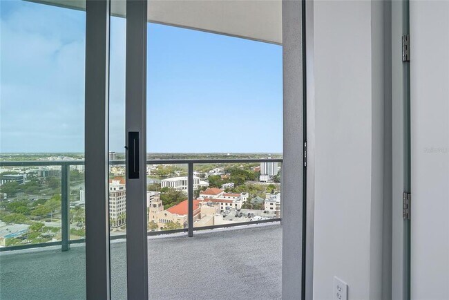 Building Photo - 400 Central Ave