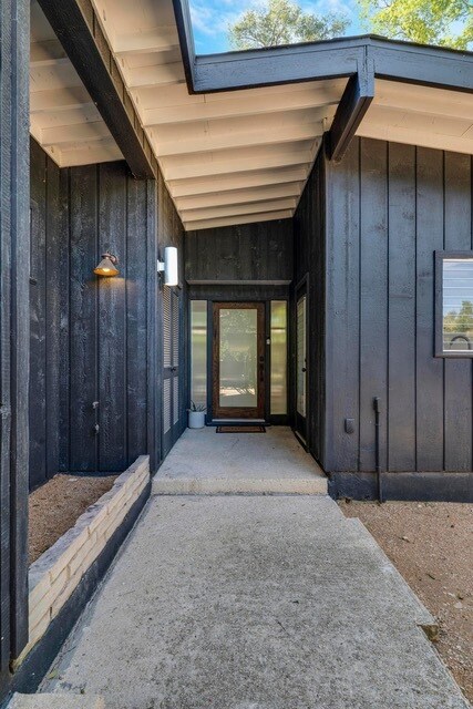 Building Photo - 318 W Rosewood Ave