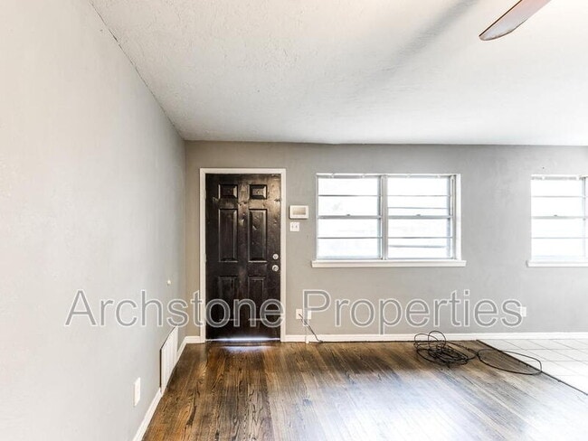 Building Photo - 608 Holoway Dr
