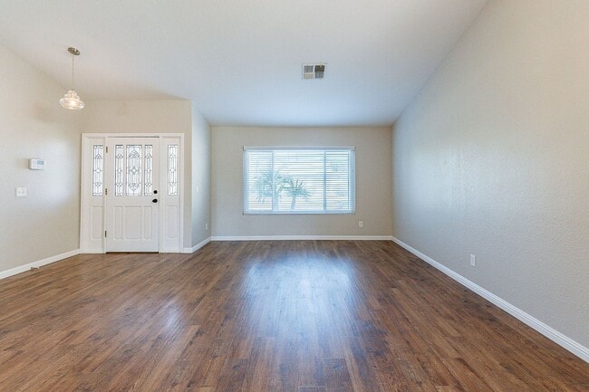 Building Photo - Charming 4-Bedroom Home with Luxurious Poo...