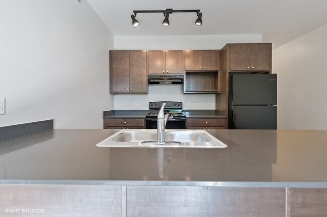 Building Photo - 718 Edgewood Pl