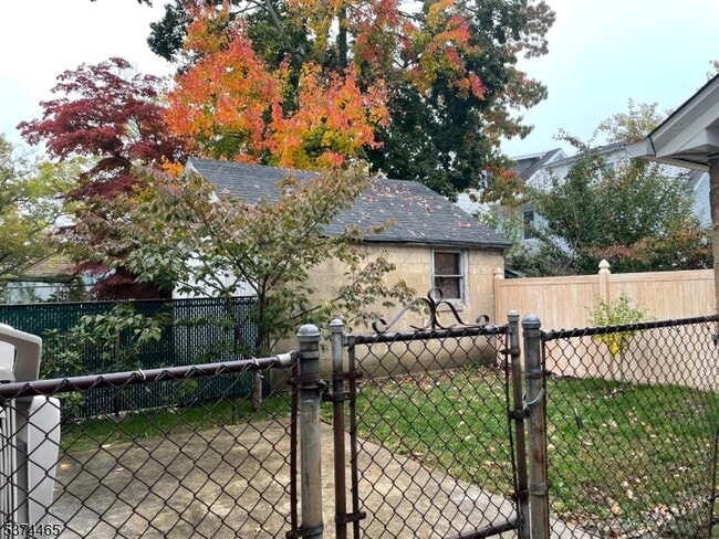 Building Photo - 74 Monticello Ave