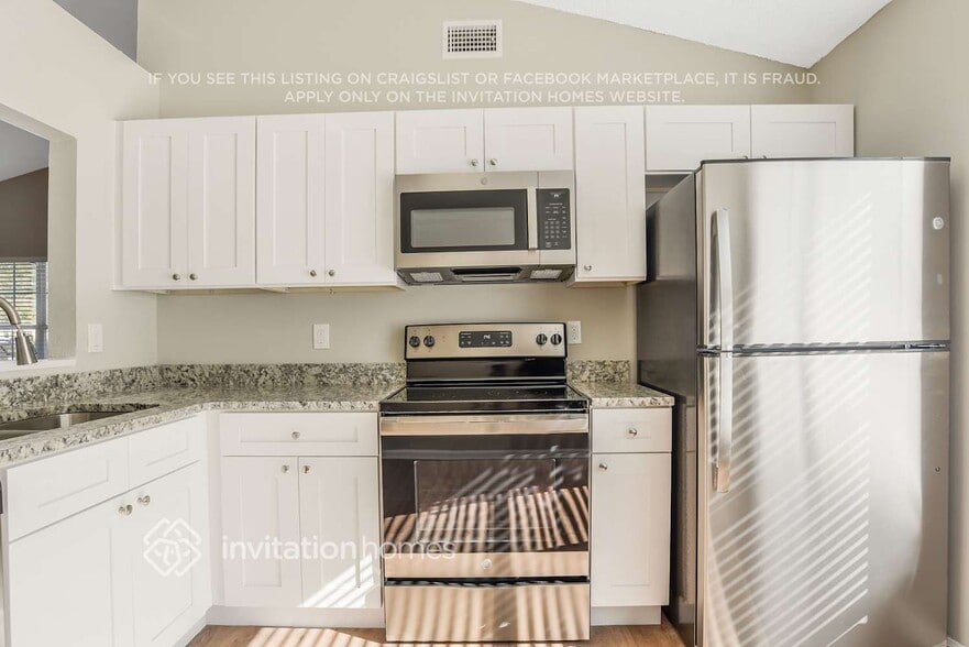 Building Photo - 4920 Aventura Blvd