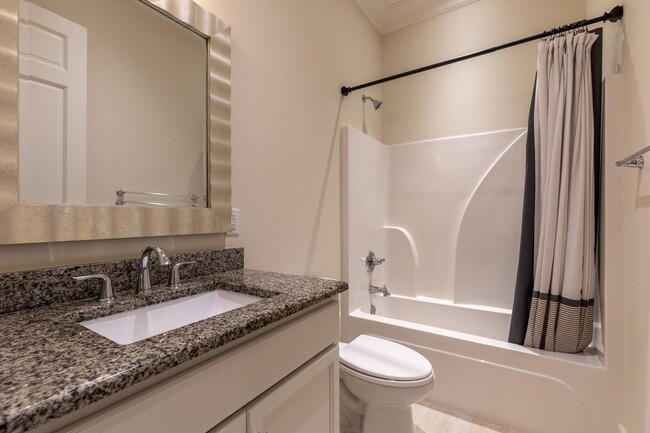 Building Photo - 4 Bedrooms, 3 bathrooms located in Fairhope!